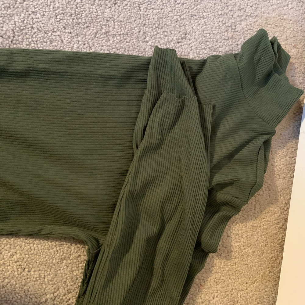 Green turtle neck long sleeve